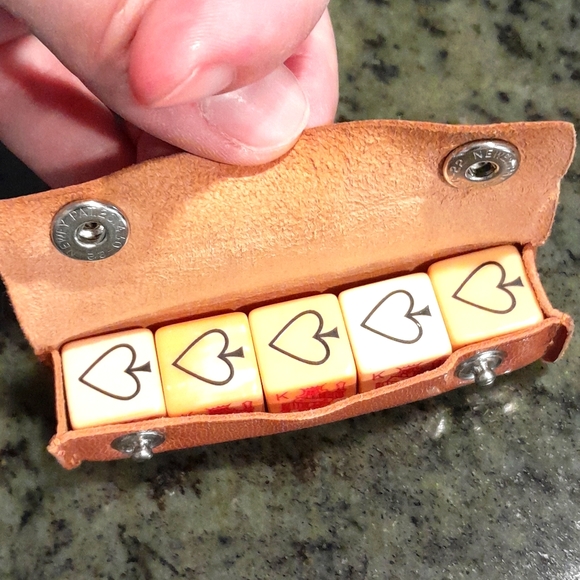 Arcadia Bakelite Poker Dice Set in Leather Case, Vintage - Picture 3 of 9